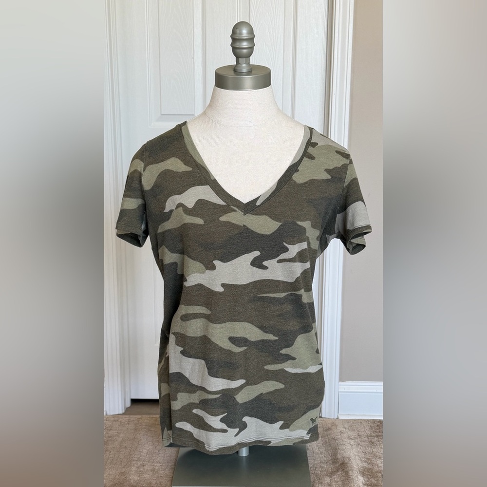 PINK Victoria's Secret Camo V-Neck Short Sleeve Tee - Olive/Khaki